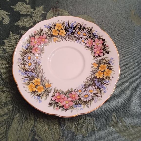 Royal Standard Floral Teacup and Saucer - Picture 5 of 6